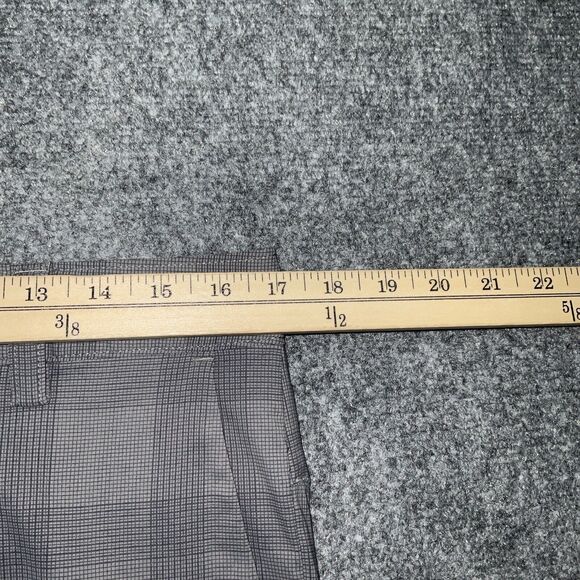 The North Face Shorts Mens Size 32 Gray Check Performance Golf Casual Outdoors - Picture 3 of 9